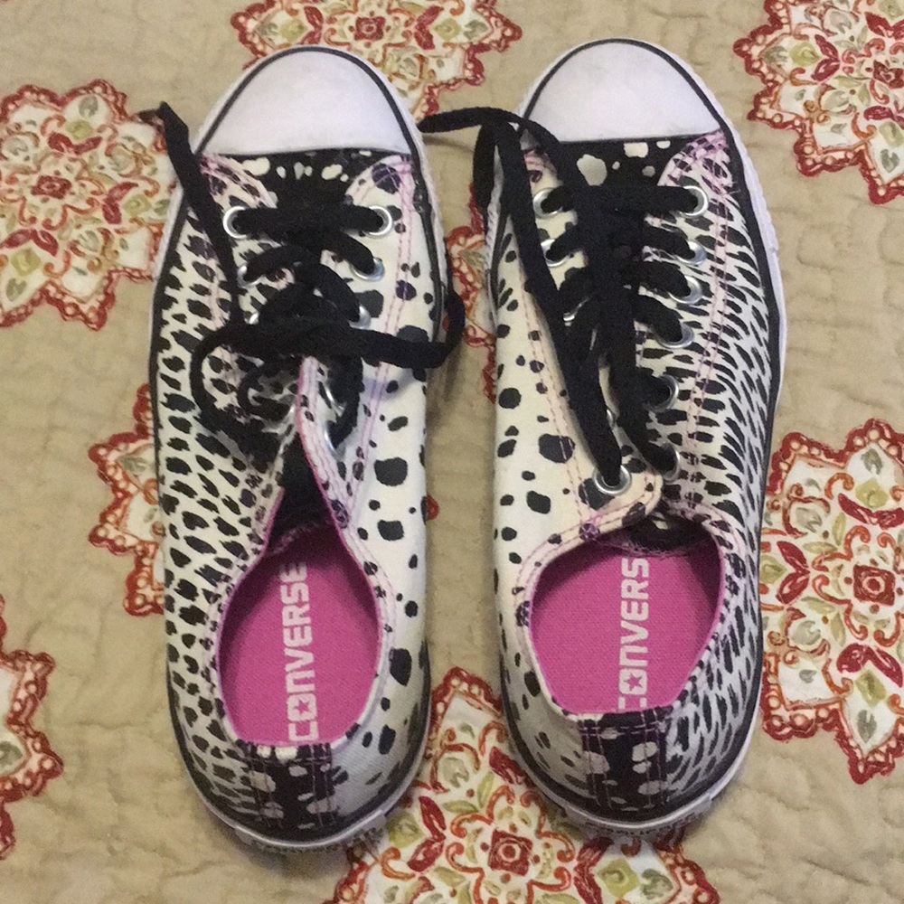 Converse leopard print